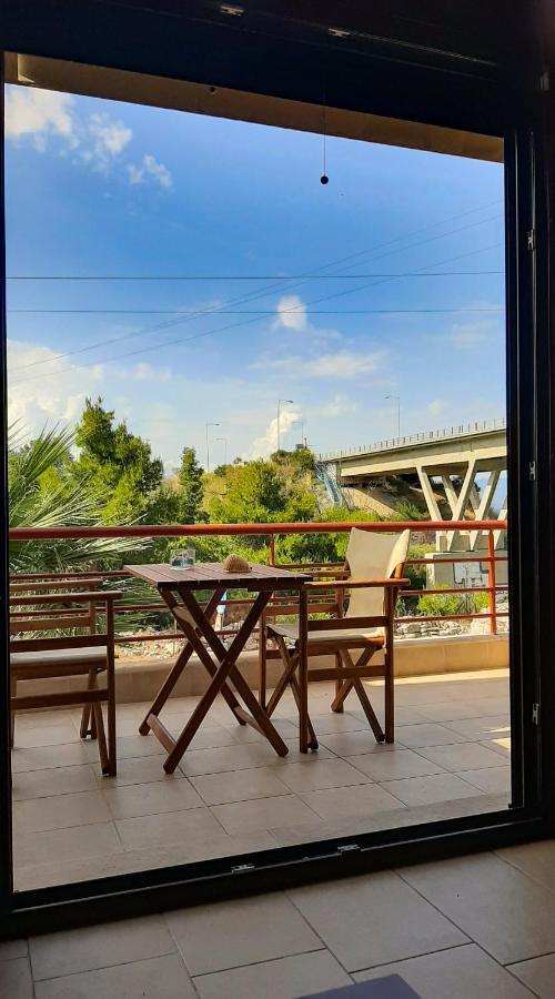Canal Luxury Apartments เนอาโปติไดอา ภายนอก รูปภาพ