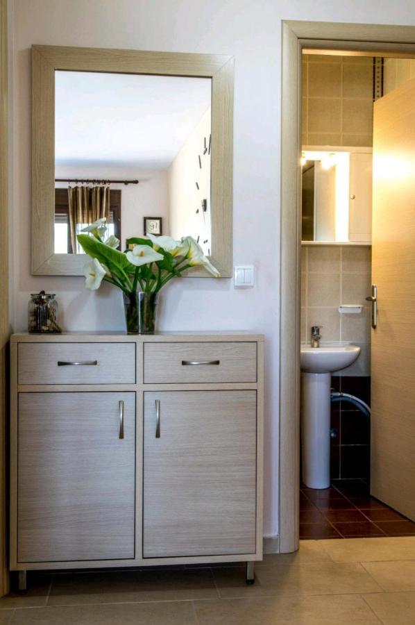 Canal Luxury Apartments เนอาโปติไดอา ภายนอก รูปภาพ