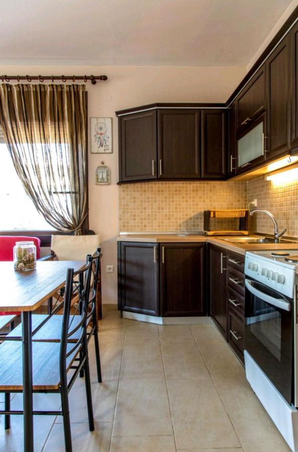 Canal Luxury Apartments เนอาโปติไดอา ภายนอก รูปภาพ