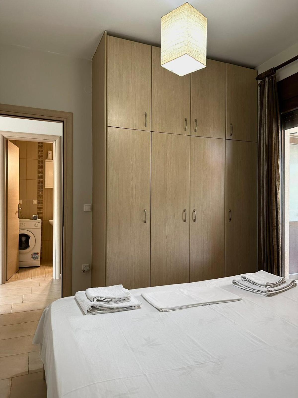 Canal Luxury Apartments เนอาโปติไดอา ภายนอก รูปภาพ